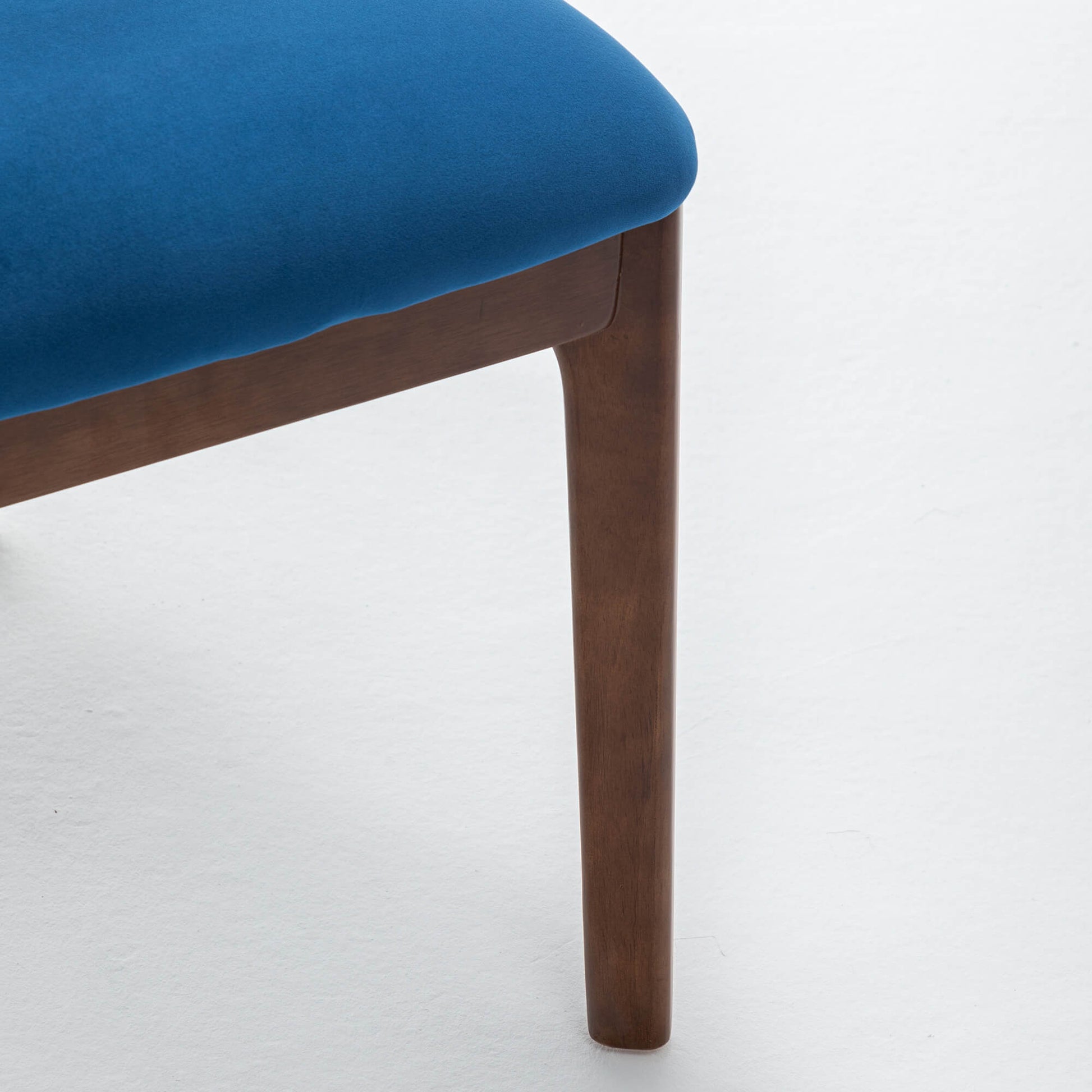 SEYNAR Modern Velvet Dining Chairs with Solid Wood Legs Set of 2/4/6
