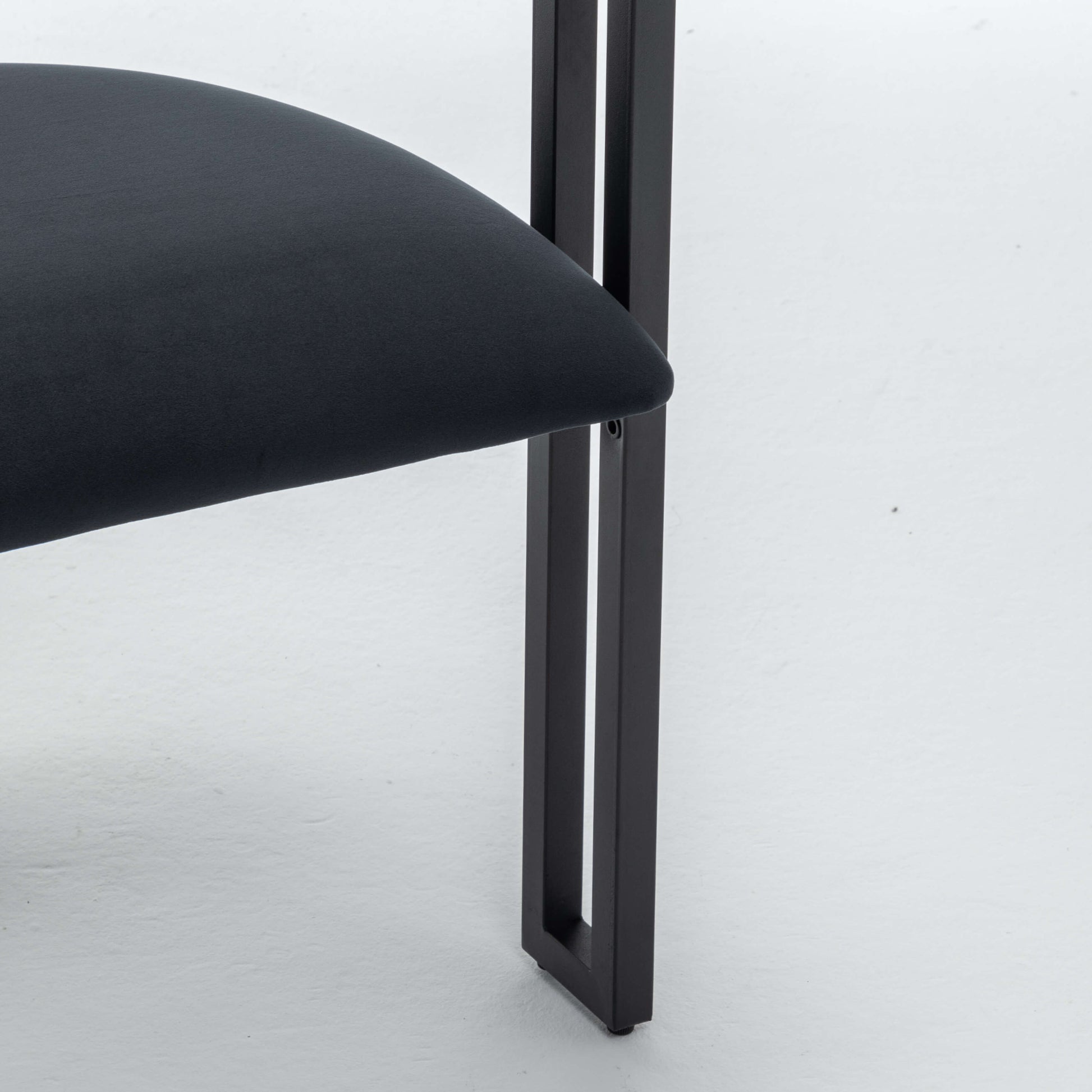 SEYNAR Modern Velvet Dining Chairs Set of 2, Curved Barrel Back Upholstered Armchairs with Black Metal Frame for Dining Room