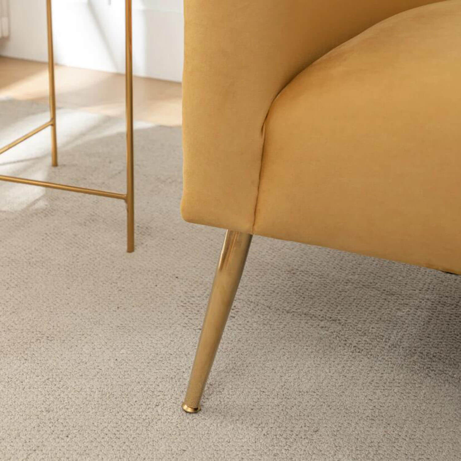SEYNAR Mid-Century Modern Velvet Barrel Accent Chair, Round Upholstered Living Room Chair with Gold Finish Metal Base(Single/Set of 2)