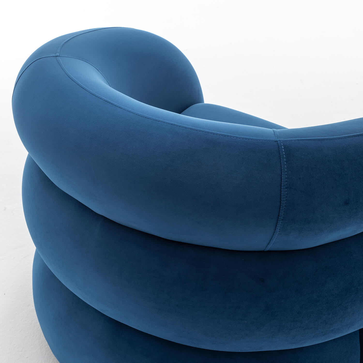 SEYNAR Modern Glam Velvet 360 Degree Swivel Accent Armchair with Tufted Back